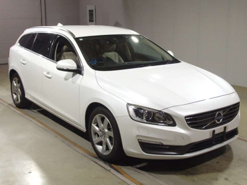 2014 Volvo V60 FB4164T[2]