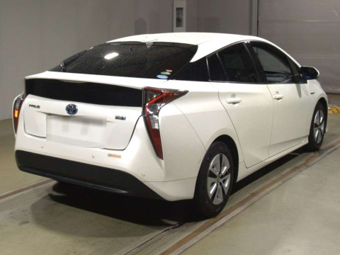 2016 Toyota Prius ZVW51[1]