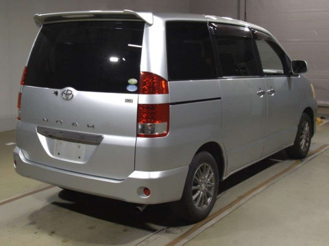 2006 Toyota Noah AZR60G[1]