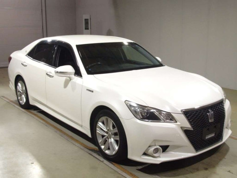 2013 Toyota Crown Hybrid AWS210[2]