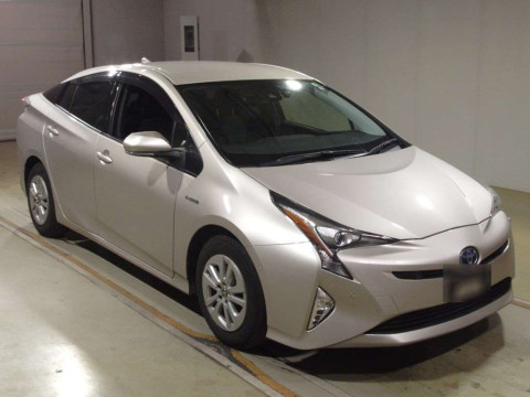 2018 Toyota Prius ZVW50[2]