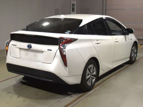 2016 Toyota Prius ZVW51[1]