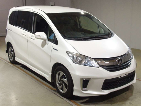 2016 Honda Freed hybrid GP3[2]