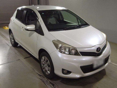 2011 Toyota Vitz NSP135[2]