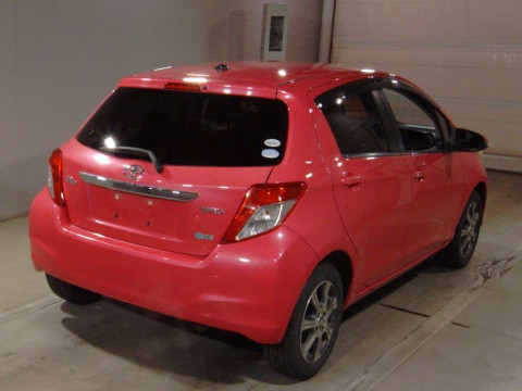 2011 Toyota Vitz NSP130[1]