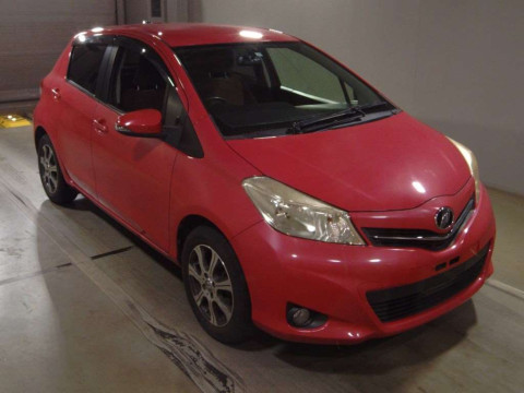 2011 Toyota Vitz NSP130[2]