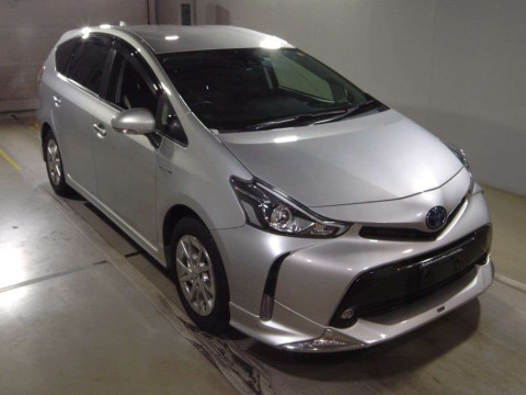 2019 Toyota Prius alpha ZVW40W[2]