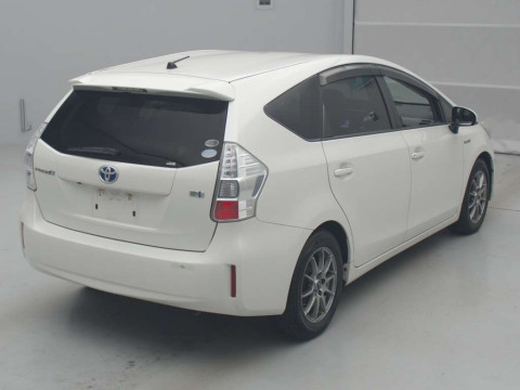 2012 Toyota Prius alpha ZVW41W[1]