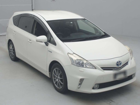 2012 Toyota Prius alpha ZVW41W[2]