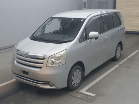 2007 Toyota Noah ZRR70G[0]