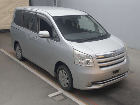 2007 Toyota Noah ZRR70G[2]