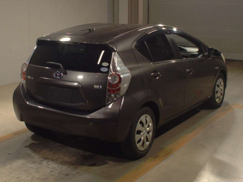 2012 Toyota Aqua NHP10[1]