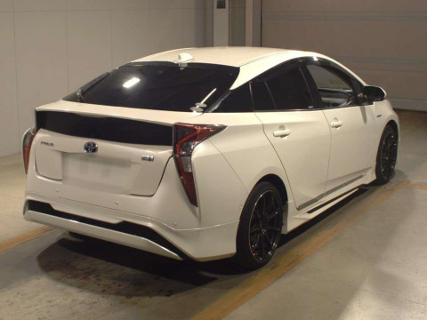 2017 Toyota Prius ZVW50[1]