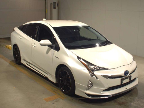 2017 Toyota Prius ZVW50[2]