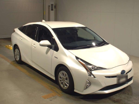 2017 Toyota Prius ZVW50[2]