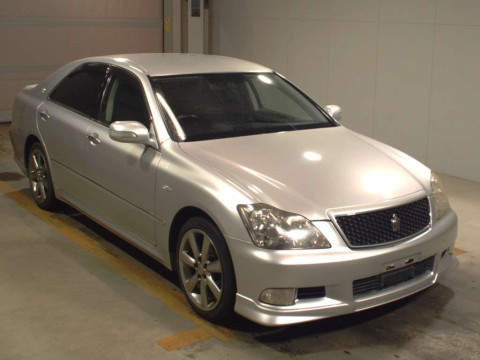 2005 Toyota Crown GRS180[2]