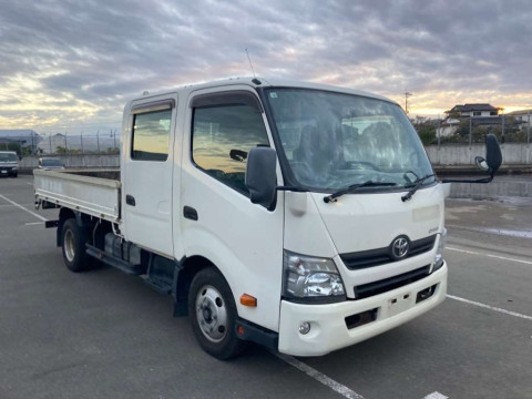 2013 Toyota Dyna Truck XZU710[2]