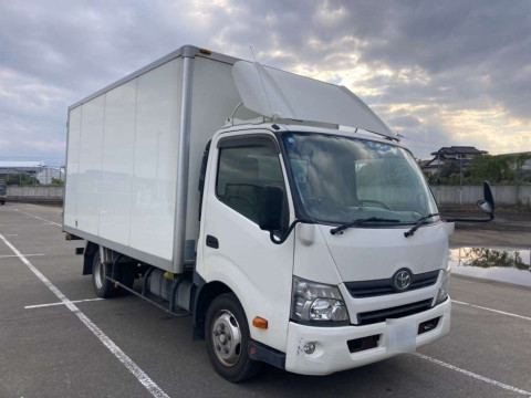 2013 Toyota Dyna Truck XZU710[2]