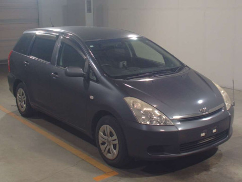 2004 Toyota Wish ZNE10G[2]