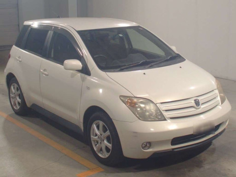 2002 Toyota IST NCP60[2]