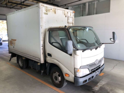 2015 Toyota Dyna Truck XZU605[2]