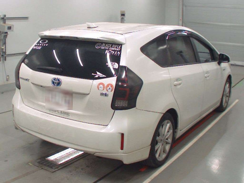 2014 Toyota Prius alpha ZVW41W[1]