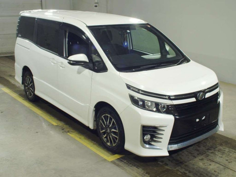 2014 Toyota Voxy ZRR85W[2]