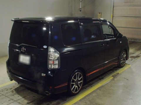 2013 Toyota Voxy ZRR70W[1]