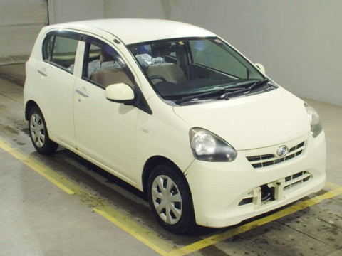 2011 Daihatsu Mira es LA310S[2]