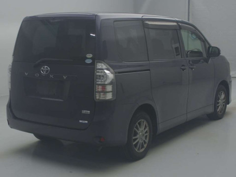 2011 Toyota Voxy ZRR70G[1]