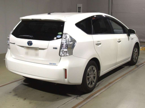 2014 Toyota Prius alpha ZVW40W[1]