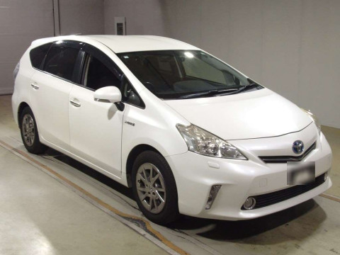 2014 Toyota Prius alpha ZVW40W[2]