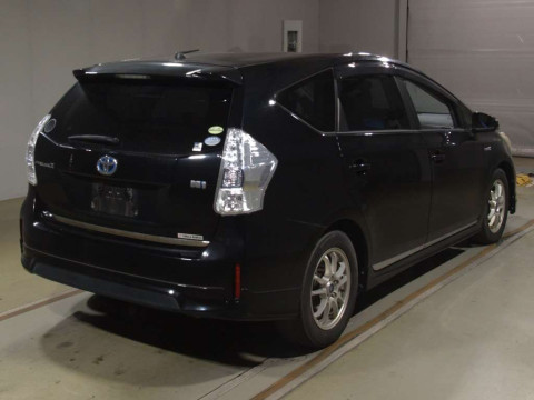 2013 Toyota Prius alpha ZVW41W[1]