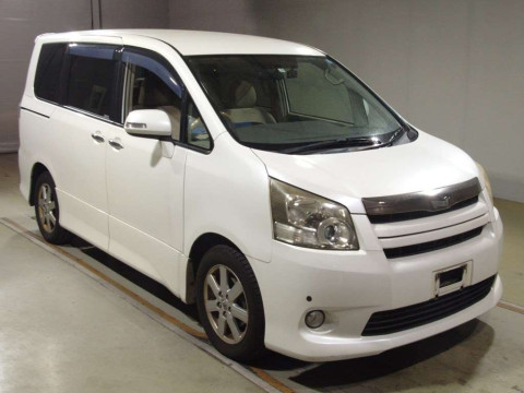 2009 Toyota Noah ZRR70W[2]