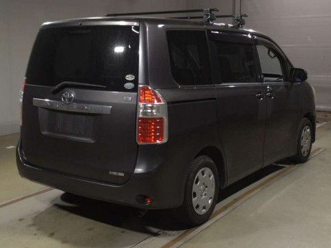 2007 Toyota Noah ZRR70G[1]