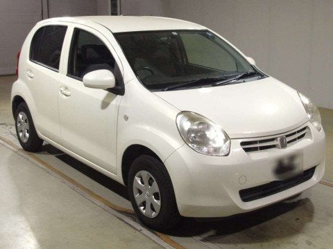 2013 Toyota Passo KGC30[2]