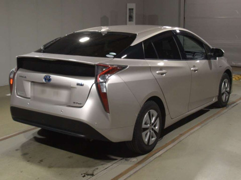 2016 Toyota Prius ZVW55[1]