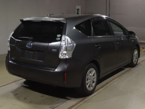 2012 Toyota Prius alpha ZVW41W[1]