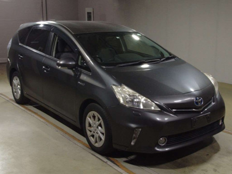 2012 Toyota Prius alpha ZVW41W[2]