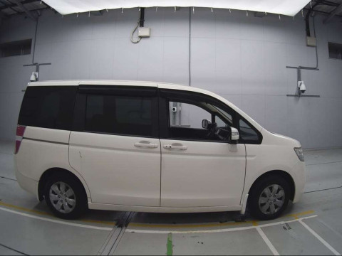 2012 Honda Step WGN RK1[2]