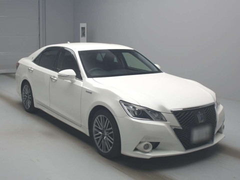 2013 Toyota Crown Hybrid AWS210[2]