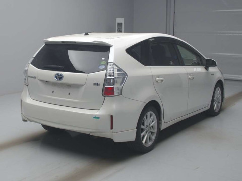 2014 Toyota Prius alpha ZVW40W[1]