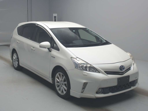 2014 Toyota Prius alpha ZVW40W[2]