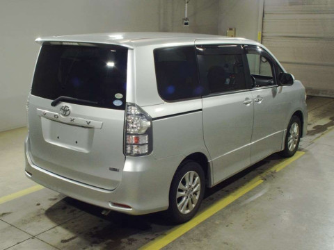 2010 Toyota Voxy ZRR75W[1]