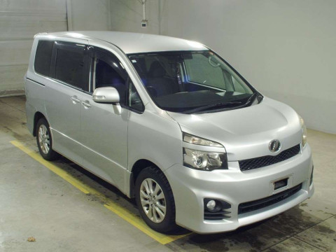 2010 Toyota Voxy ZRR75W[2]