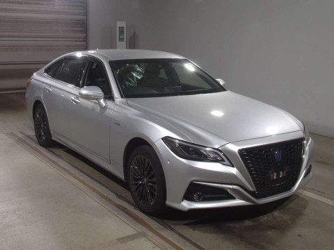 2019 Toyota Crown Hybrid AZSH21[2]