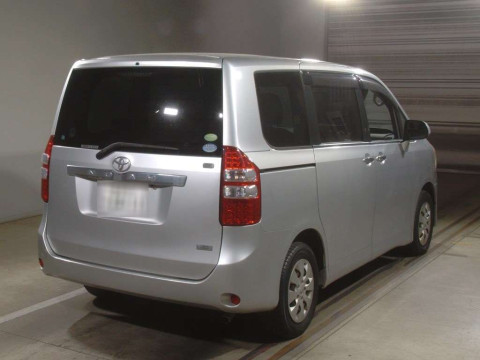 2012 Toyota Noah ZRR70G[1]