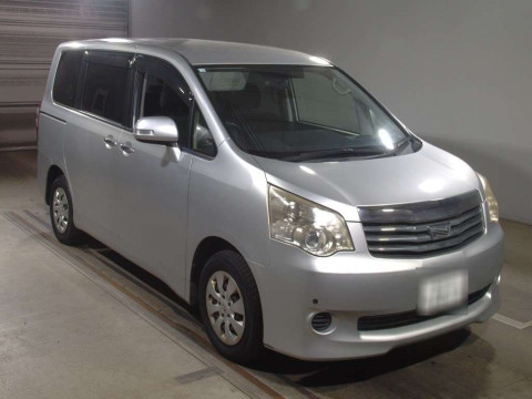 2012 Toyota Noah ZRR70G[2]