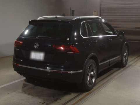 2018 Volkswagen Tiguan 5NCZE[1]