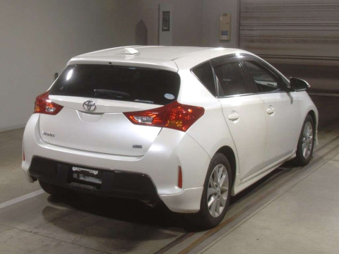 2013 Toyota Auris ZRE186H[1]